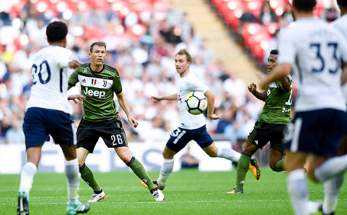 转折点费耶诺德遗憾出局；足总杯加时末段攻防权衡；管理层满意；资深球员宣示担当的简单介绍