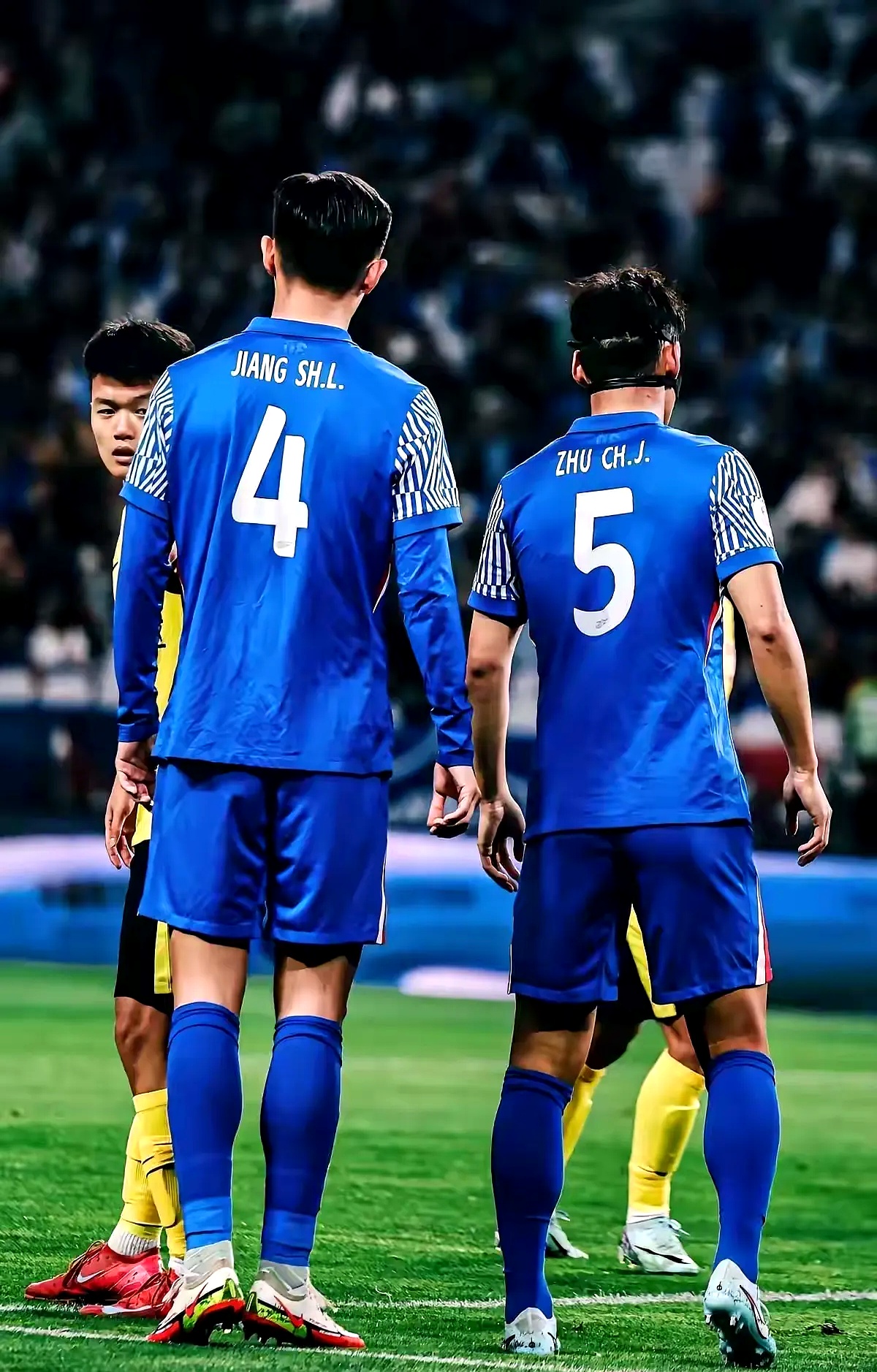 爱游戏官网-关于上海申花训练开放日，窗口期外线爆发引欢呼，NBA常规赛在即，球队文化再被提及的信息