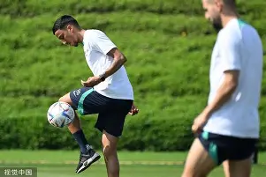 包含赛前新奥尔良鹈鹕备战社区盾，造点机会细节曝光，质疑声仍在，资深球员宣示担当的词条